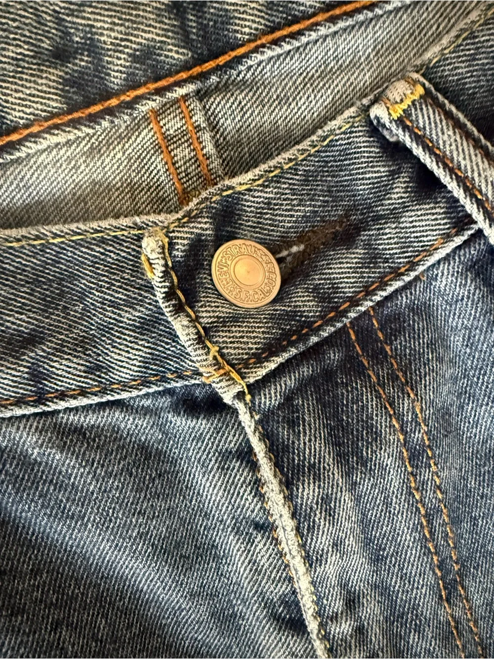 Levi's Straight Leg Jeans in Classic Blue